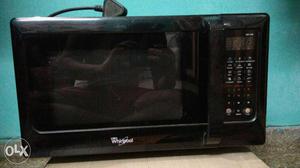 Whirlpool microwave in excellent condition