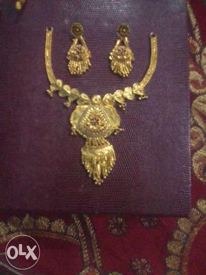 Gold-colored Bib Necklace And Pendant Earrings Set