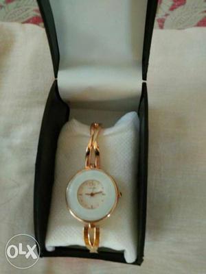 Hy.. this is new ladies watch../-.. discount