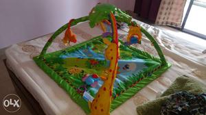 A play gym for 0-1 year old baby, has light n