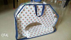 Baby feeding bed, in sealed Condition. It's new