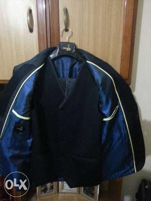 Brand new 3 piece suit,Large size.