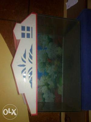 Fish tank in extreme good condition its 25inch in