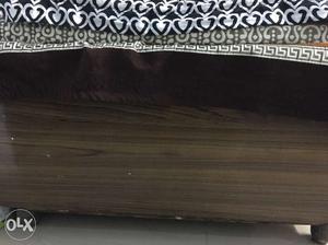 Single woodden bed with box. 6*3"