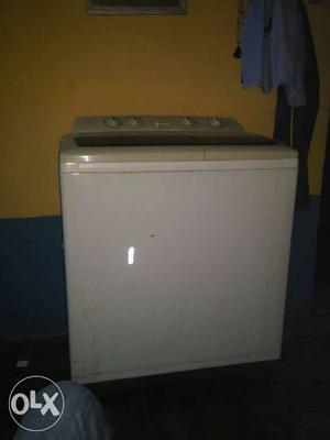 White Twin-tub Washer And Dryer