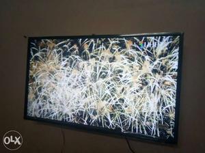 32 Sony smart Black Flat Screen TV