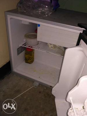 46 ltr 4.5 months old mini fridge for sell