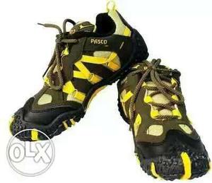 Black-and-yellow Pasco Running Shoes