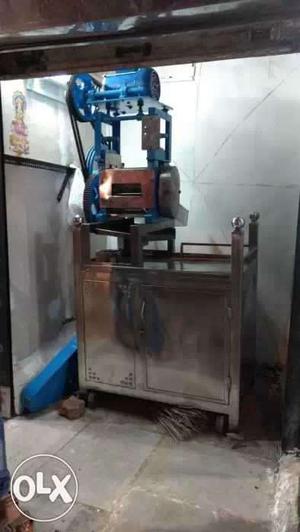 Hii this is sugarcane juice machine for sell it's
