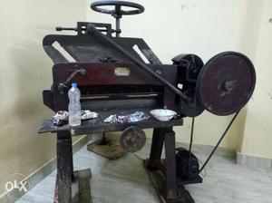 Press paper cutting machine in solid condition.