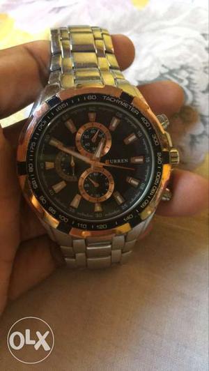 Round Gold-colored Chronograph Tachymeter Watch With Link