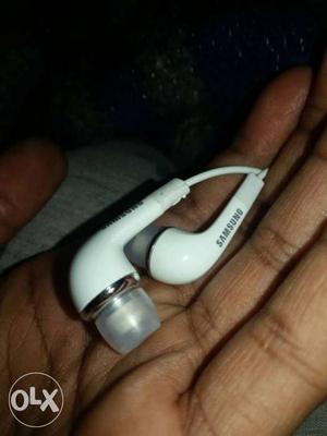 Samsung original headphones clear quality sound