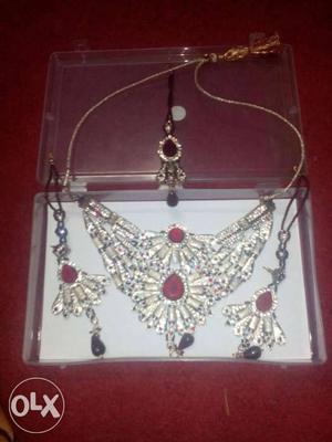 Silver-colored Chain With Pendant Necklace And Pair Of