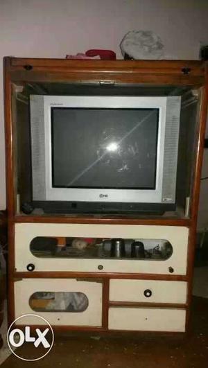 With cabinet