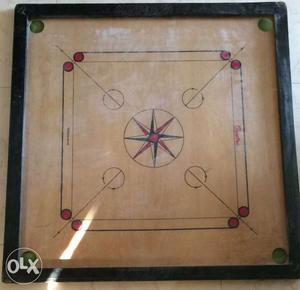 Carrom board with carrommen