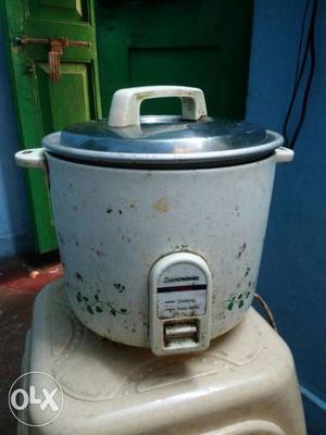 White And Grey Ricecooker