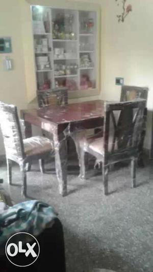 Brand new dining table with 4 chairs not used