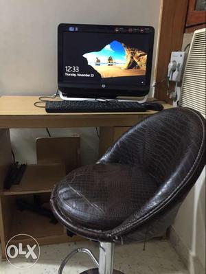 Hp all in one pc-omni 120 with computer table and chair