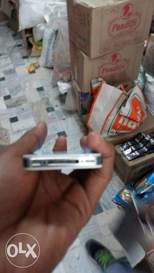 IPhone 4 16gb good condition no any scratch pls