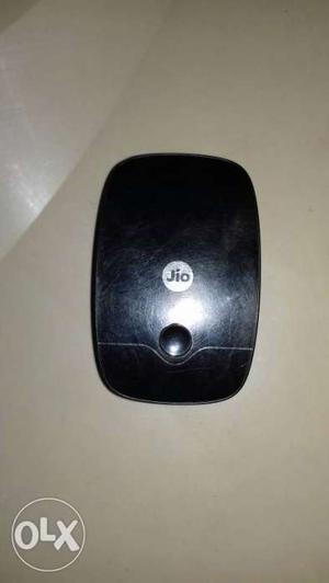 JioFi device. 10 months old. Ekdm naya h. Use hi