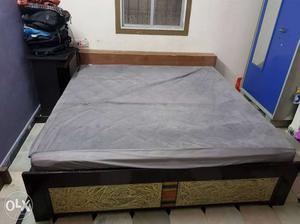 King side bed with storage 72x74 can be dismantled easily
