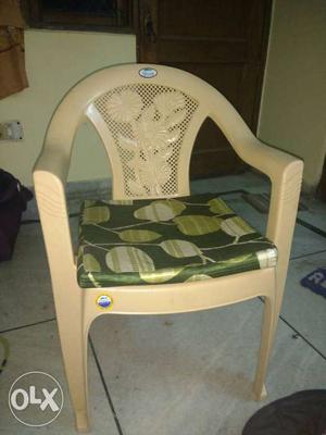 Neelgagan plastic chair along with cushion... 4