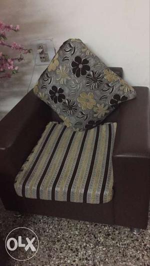 One year old sofa set in good condition