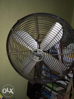 Pedestal fan in working condition. No bargain.