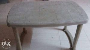 Plastic dining table of good quality