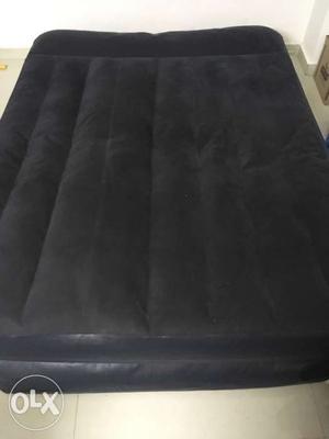 Queen size Inflatable bed 1 month old.