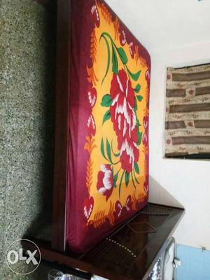 Red And Orange Floral Bed and wood katthal