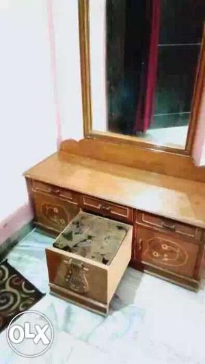 Saagwaan wooden dressing table in good condition