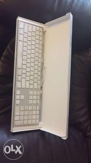 Apple Keyboard With Numpad And Box