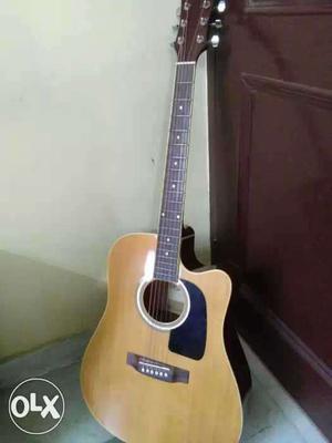 Aria jumbo accoustic guitar good new condition 2