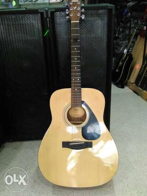 Yamaha f310 Semi Acoustic Guitar 4month old Whit