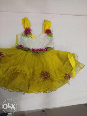 Children's Yellow And Gray V-neck Sleeveless Dress