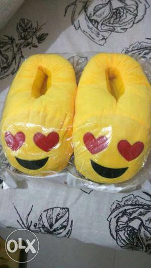 Pair Of Yellow Heart Emoticon Designed House Slippers