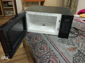 Samsung make sprangly used microwave in good working