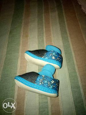 Toddler's Black-and-blue Floral Shoes