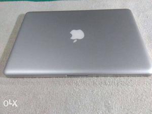 Apple MacBook