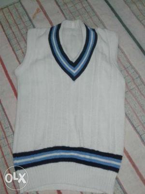 Cricket sweater ideal for 12 to 15 yrs boys or
