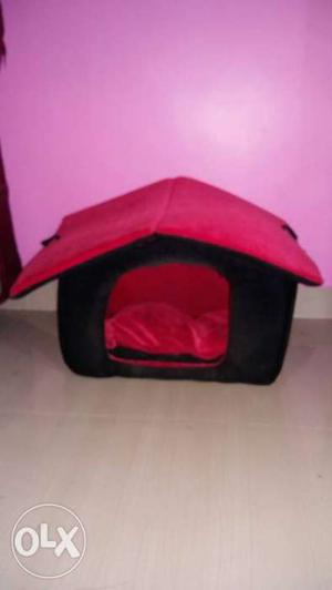Dog house for small dogs like pug and spinze.