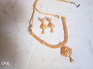 Gold Pendant Bib Necklace Set