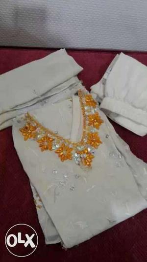 White And Yellow Flower Accent V-neck Shirt