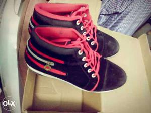 2 pair shoes fastly need a buyer