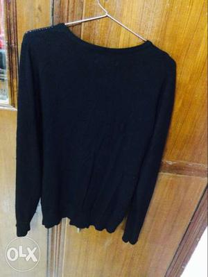 Black Scoop-neck Long-sleeved Shirt