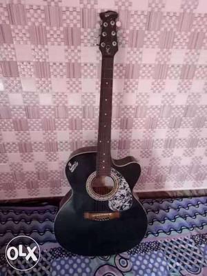 Black signature guitar good condition