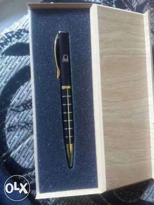 Brand new Royal pen from united colors of benneton