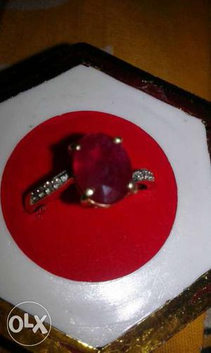 Gold diamond ruby ring.