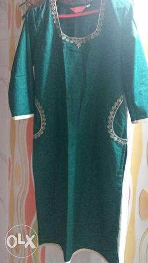 Green And White Long-sleeved Dress unused very new